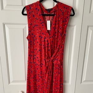 Sleeveless v-neck dress